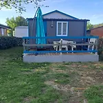 캠프장 Chalet Pour 5 Personnes Equipe Sur Emplacement Privatif Dans Camping 4 Etoiles Appartenant Et Gere Par Un Particulier 푸아