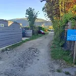 Chalet Pour 5 Personnes Equipe Sur Emplacement Privatif Dans Camping 4 Etoiles Appartenant Et Gere Par Un Particulier 캠프장