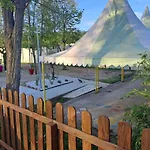 Chalet Pour 5 Personnes Equipe Sur Emplacement Privatif Dans Camping 4 Etoiles Appartenant Et Gere Par Un Particulier *