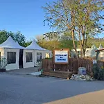 Chalet Pour 5 Personnes Equipe Sur Emplacement Privatif Dans Camping 4 Etoiles Appartenant Et Gere Par Un Particulier 푸아