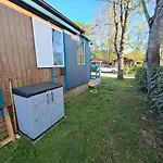Chalet Pour 5 Personnes Equipe Sur Emplacement Privatif Dans Camping 4 Etoiles Appartenant Et Gere Par Un Particulier 캠프장