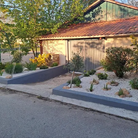 Kamp alanı Chalet Pour 5 Personnes Equipe Sur Emplacement Privatif Dans Camping 4 Etoiles Appartenant Et Gere Par Un Particulier Foix