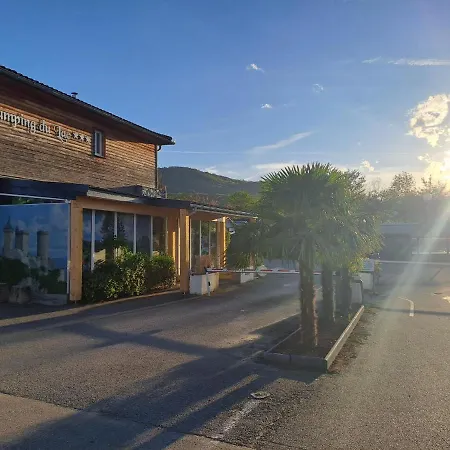 Chalet Pour 5 Personnes Equipe Sur Emplacement Privatif Dans Camping 4 Etoiles Appartenant Et Gere Par Un Particulier Kamp alanı Foix