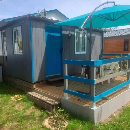 Chalet Pour 5 Personnes Equipe Sur Emplacement Privatif Dans Camping 4 Etoiles Appartenant Et Gere Par Un Particulier