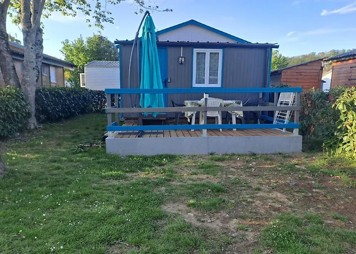 Kamp alanı Chalet Pour 5 Personnes Equipe Sur Emplacement Privatif Dans Camping 4 Etoiles Appartenant Et Gere Par Un Particulier Foix
