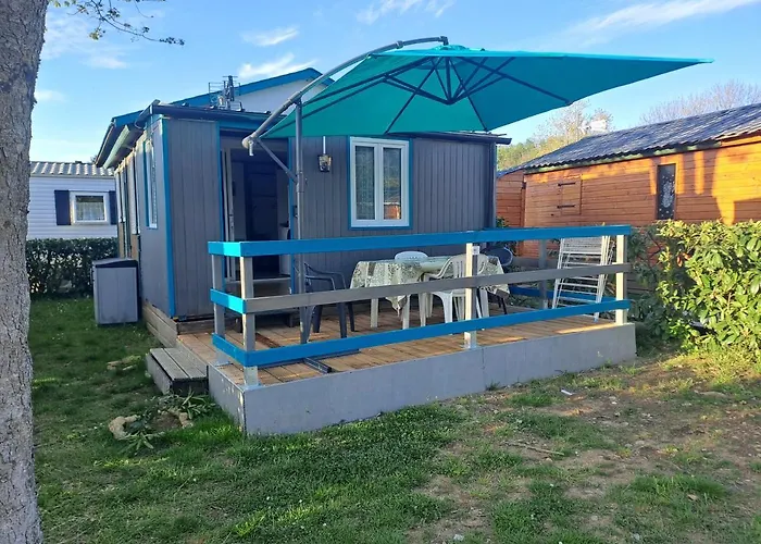 Chalet Pour 5 Personnes Equipe Sur Emplacement Privatif Dans Camping 4 Etoiles Appartenant Et Gere Par Un Particulier Kamp alanı Foix