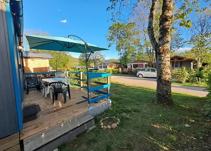 Chalet Pour 5 Personnes Equipe Sur Emplacement Privatif Dans Camping 4 Etoiles Appartenant Et Gere Par Un Particulier