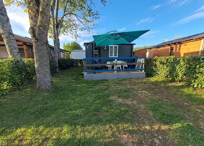 Chalet Pour 5 Personnes Equipe Sur Emplacement Privatif Dans Camping 4 Etoiles Appartenant Et Gere Par Un Particulier Kamp alanı Foix