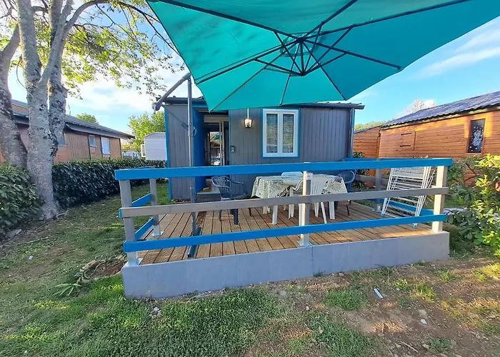 Chalet Pour 5 Personnes Equipe Sur Emplacement Privatif Dans Camping 4 Etoiles Appartenant Et Gere Par Un Particulier Foix