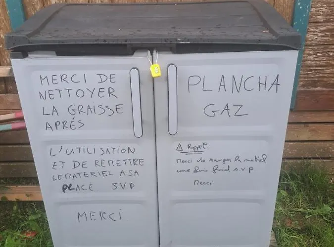 Chalet Pour 5 Personnes Equipe Sur Emplacement Privatif Dans Camping 4 Etoiles Appartenant Et Gere Par Un Particulier * Foix