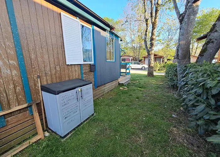 Chalet Pour 5 Personnes Equipe Sur Emplacement Privatif Dans Camping 4 Etoiles Appartenant Et Gere Par Un Particulier Kamp alanı