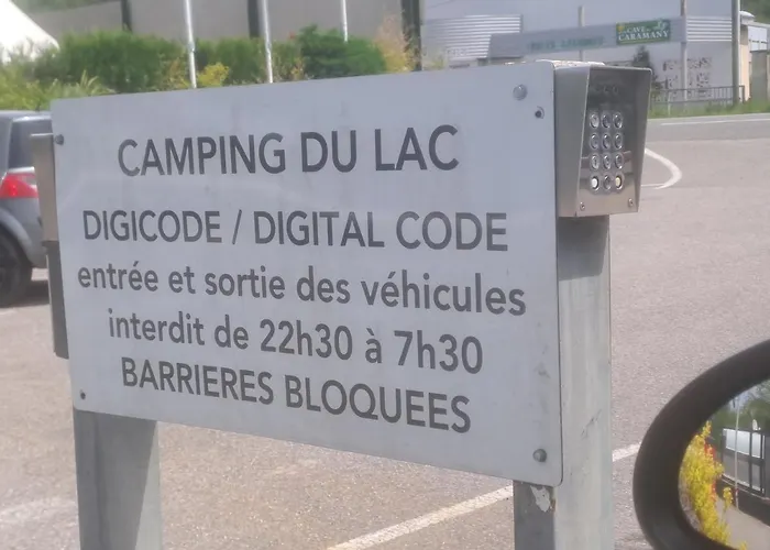 Chalet Pour 5 Personnes Equipe Sur Emplacement Privatif Dans Camping 4 Etoiles Appartenant Et Gere Par Un Particulier Kamp alanı Foix