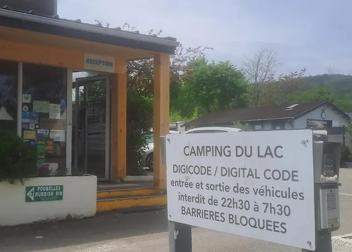 Chalet Pour 5 Personnes Equipe Sur Emplacement Privatif Dans Camping 4 Etoiles Appartenant Et Gere Par Un Particulier * Foix