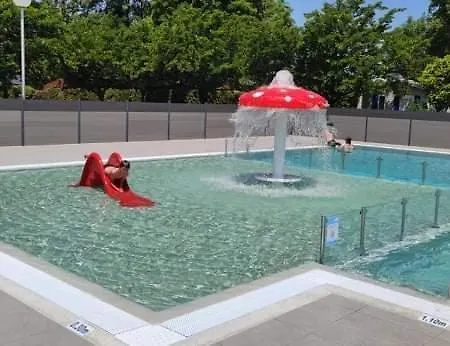 Campingplads Chalet Pour 5 Personnes Equipe Sur Emplacement Privatif Dans Camping 4 Etoiles Appartenant Et Gere Par Un Particulier Foix