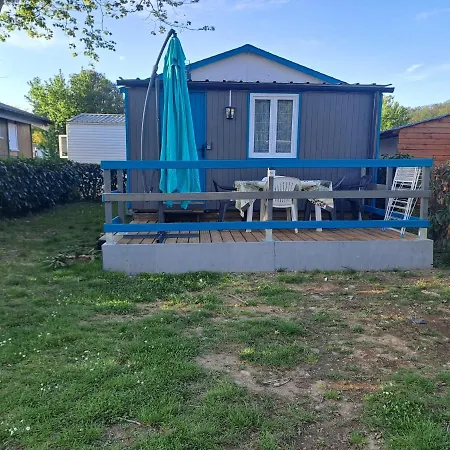 Campingplads Chalet Pour 5 Personnes Equipe Sur Emplacement Privatif Dans Camping 4 Etoiles Appartenant Et Gere Par Un Particulier Foix
