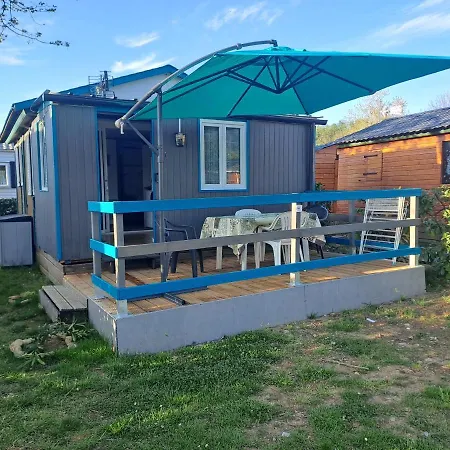 Chalet Pour 5 Personnes Equipe Sur Emplacement Privatif Dans Camping 4 Etoiles Appartenant Et Gere Par Un Particulier Campingplads Foix