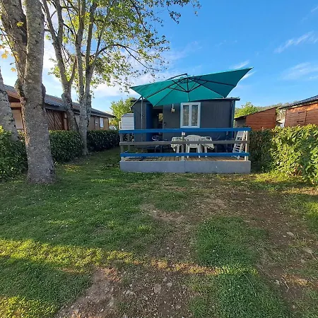 Chalet Pour 5 Personnes Equipe Sur Emplacement Privatif Dans Camping 4 Etoiles Appartenant Et Gere Par Un Particulier Campingplads