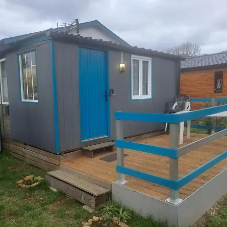Chalet Pour 5 Personnes Equipe Sur Emplacement Privatif Dans Camping 4 Etoiles Appartenant Et Gere Par Un Particulier Camping *