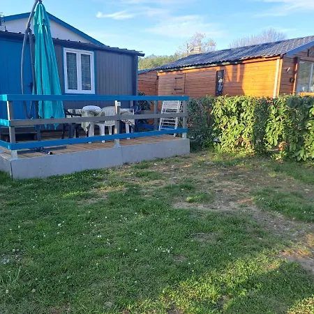 Chalet Pour 5 Personnes Equipe Sur Emplacement Privatif Dans Camping 4 Etoiles Appartenant Et Gere Par Un Particulier * Foix