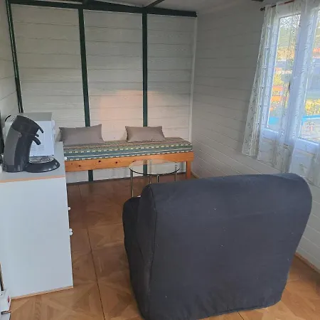Chalet Pour 5 Personnes Equipe Sur Emplacement Privatif Dans Camping 4 Etoiles Appartenant Et Gere Par Un Particulier Camping *