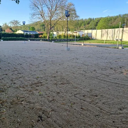Chalet Pour 5 Personnes Equipe Sur Emplacement Privatif Dans Camping 4 Etoiles Appartenant Et Gere Par Un Particulier Camping *