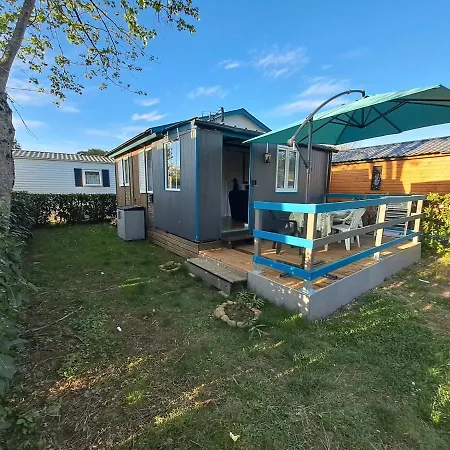 Chalet Pour 5 Personnes Equipe Sur Emplacement Privatif Dans Camping 4 Etoiles Appartenant Et Gere Par Un Particulier Camping