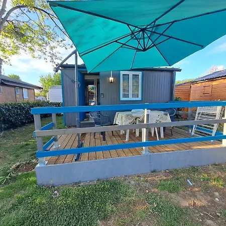 Chalet Pour 5 Personnes Equipe Sur Emplacement Privatif Dans Camping 4 Etoiles Appartenant Et Gere Par Un Particulier Foix