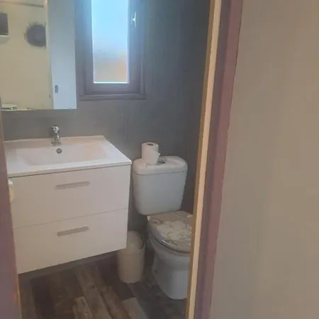 Chalet Pour 5 Personnes Equipe Sur Emplacement Privatif Dans Camping 4 Etoiles Appartenant Et Gere Par Un Particulier Campingplads