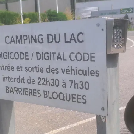 Chalet Pour 5 Personnes Equipe Sur Emplacement Privatif Dans Camping 4 Etoiles Appartenant Et Gere Par Un Particulier Camping Foix