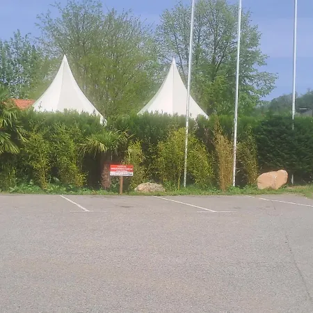 Camping Chalet Pour 5 Personnes Equipe Sur Emplacement Privatif Dans Camping 4 Etoiles Appartenant Et Gere Par Un Particulier