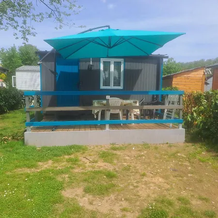 Camping Chalet Pour 5 Personnes Equipe Sur Emplacement Privatif Dans Camping 4 Etoiles Appartenant Et Gere Par Un Particulier *