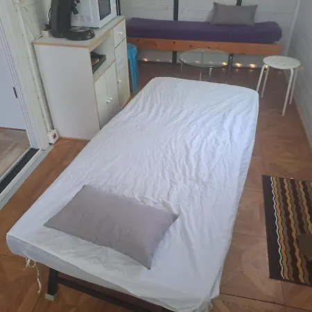 Camping Chalet Pour 5 Personnes Equipe Sur Emplacement Privatif Dans Camping 4 Etoiles Appartenant Et Gere Par Un Particulier Foix