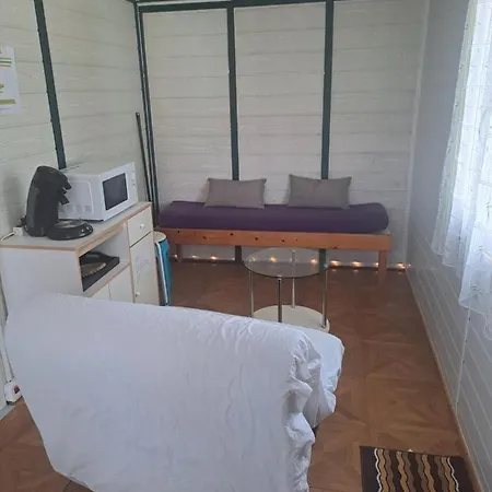 Chalet Pour 5 Personnes Equipe Sur Emplacement Privatif Dans Camping 4 Etoiles Appartenant Et Gere Par Un Particulier