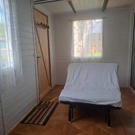 Chalet Pour 5 Personnes Equipe Sur Emplacement Privatif Dans Camping 4 Etoiles Appartenant Et Gere Par Un Particulier * Foix