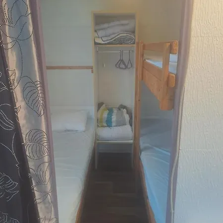 Campingplads Chalet Pour 5 Personnes Equipe Sur Emplacement Privatif Dans Camping 4 Etoiles Appartenant Et Gere Par Un Particulier Foix