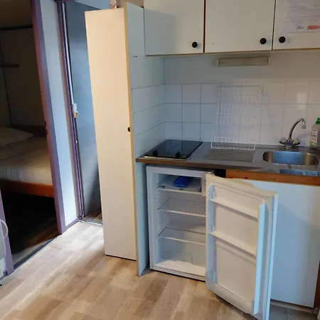 Chalet Pour 5 Personnes Equipe Sur Emplacement Privatif Dans Camping 4 Etoiles Appartenant Et Gere Par Un Particulier Camping Foix