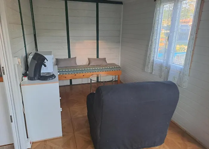 Chalet Pour 5 Personnes Equipe Sur Emplacement Privatif Dans Camping 4 Etoiles Appartenant Et Gere Par Un Particulier Кемпинг *