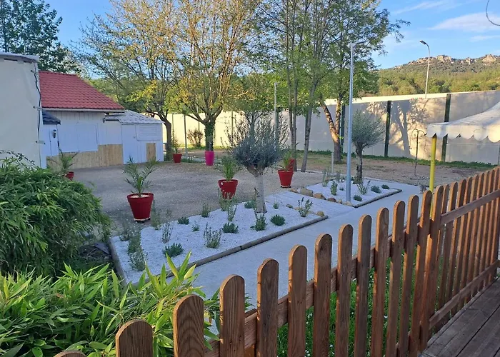 Chalet Pour 5 Personnes Equipe Sur Emplacement Privatif Dans Camping 4 Etoiles Appartenant Et Gere Par Un Particulier Кемпинг Фуа