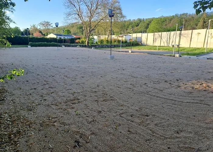 Chalet Pour 5 Personnes Equipe Sur Emplacement Privatif Dans Camping 4 Etoiles Appartenant Et Gere Par Un Particulier Кемпинг *