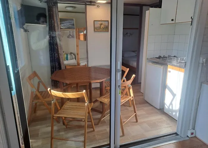 Кемпинг Chalet Pour 5 Personnes Equipe Sur Emplacement Privatif Dans Camping 4 Etoiles Appartenant Et Gere Par Un Particulier