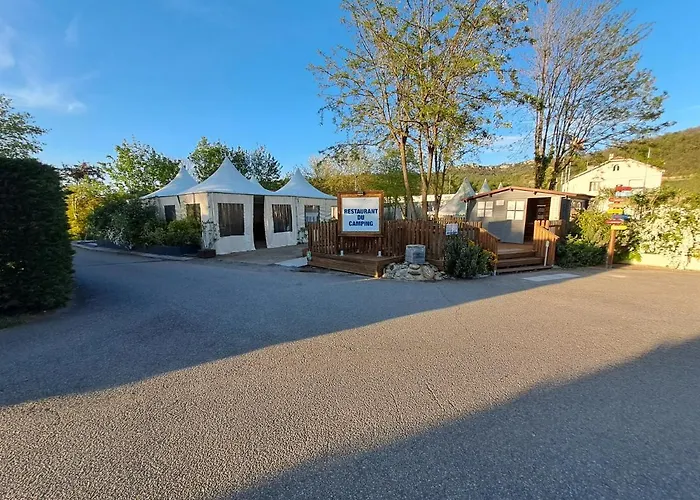 Chalet Pour 5 Personnes Equipe Sur Emplacement Privatif Dans Camping 4 Etoiles Appartenant Et Gere Par Un Particulier