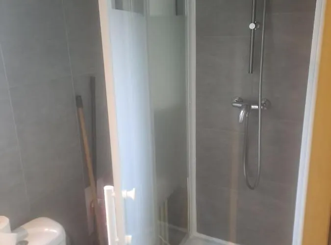 Chalet Pour 5 Personnes Equipe Sur Emplacement Privatif Dans Camping 4 Etoiles Appartenant Et Gere Par Un Particulier *