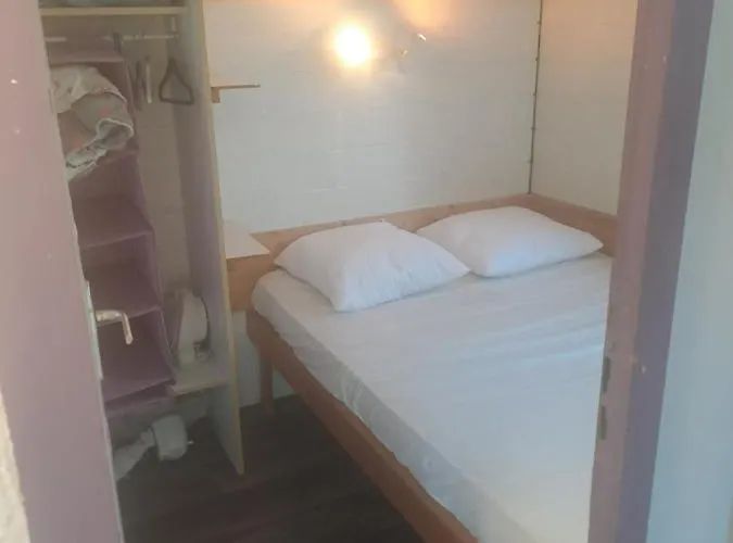 Chalet Pour 5 Personnes Equipe Sur Emplacement Privatif Dans Camping 4 Etoiles Appartenant Et Gere Par Un Particulier